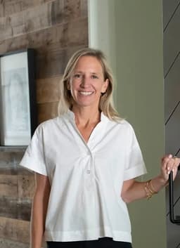 Liz Hackett Interiors headshot